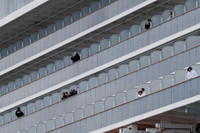 [ẢNH] Cuộc sống tù túng trên siêu tàu du lịch Diamond Princess bị cách ly do virus corona