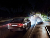 [ẢNH] Nguy hiểm khôn lường khi bật đèn pha không đúng cách