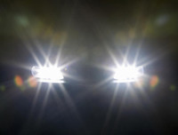 [ẢNH] Nguy hiểm khôn lường khi bật đèn pha không đúng cách