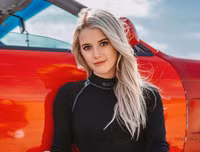 [ẢNH] Vẻ đẹp nóng bỏng của nữ tay đua quyến rũ bậc nhất làng thể thao tốc độ - Lindsay Brewer