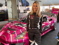 [ẢNH] Vẻ đẹp nóng bỏng của nữ tay đua quyến rũ bậc nhất làng thể thao tốc độ - Lindsay Brewer