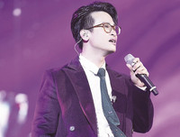 [ẢNH] Ấn tượng với những hoạt động thiện nguyện lan tỏa yêu thương của Hà Anh Tuấn