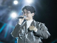 [ẢNH] Ấn tượng với những hoạt động thiện nguyện lan tỏa yêu thương của Hà Anh Tuấn