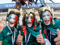 [ẢNH] Cổ động viên bóng đá mang 