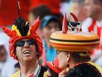 [ẢNH] Cổ động viên bóng đá mang 