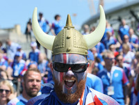 [ẢNH] Cổ động viên bóng đá mang 