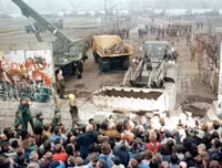 [ẢNH] Những bức ảnh chưa từng được công bố về bức tường Berlin lịch sử