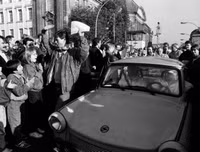 [ẢNH] Những bức ảnh chưa từng được công bố về bức tường Berlin lịch sử