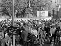 [ẢNH] Những bức ảnh chưa từng được công bố về bức tường Berlin lịch sử