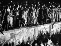 [ẢNH] Những bức ảnh chưa từng được công bố về bức tường Berlin lịch sử