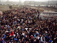 [ẢNH] Những bức ảnh chưa từng được công bố về bức tường Berlin lịch sử