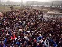 [ẢNH] Những bức ảnh chưa từng được công bố về bức tường Berlin lịch sử