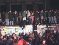 [ẢNH] Những bức ảnh chưa từng được công bố về bức tường Berlin lịch sử