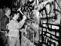 [ẢNH] Những bức ảnh chưa từng được công bố về bức tường Berlin lịch sử