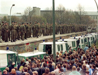 [ẢNH] Những bức ảnh chưa từng được công bố về bức tường Berlin lịch sử