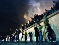 [ẢNH] Những bức ảnh chưa từng được công bố về bức tường Berlin lịch sử