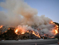 [ẢNH] Biển lửa nhấn chìm bang California Mỹ