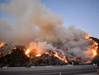 [ẢNH] Biển lửa nhấn chìm bang California Mỹ