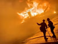 [ẢNH] Biển lửa nhấn chìm bang California Mỹ