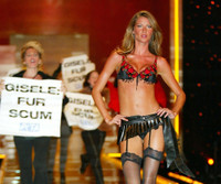 [ẢNH] Những lý do khiến Victoria's Secret Fashion Show luôn nhận được sự yêu mến của khán giả