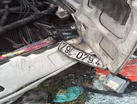 Hiện trường vụ tai nạn nghiêm trọng giữa xe khách và xe tải ở Bình Thuận