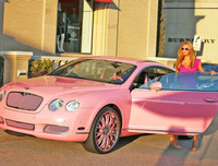 [ẢNH] Bóc giá quà Giáng sinh của Sao Hollywood để đo 