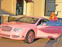 [ẢNH] Bóc giá quà Giáng sinh của Sao Hollywood để đo 