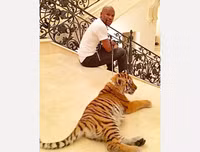 [ẢNH] Bóc giá quà Giáng sinh của Sao Hollywood để đo 