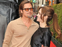 [ẢNH] Bóc giá quà Giáng sinh của Sao Hollywood để đo 