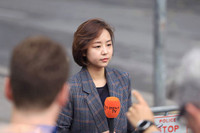 Những bóng hồng quốc tế xinh đẹp tác nghiệp thượng đỉnh Mỹ - Triều tại Hà Nội