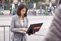 Những bóng hồng quốc tế xinh đẹp tác nghiệp thượng đỉnh Mỹ - Triều tại Hà Nội