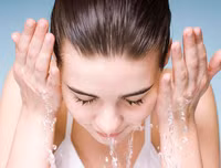 [ẢNH] Những thói quen xấu nhiều người hay mắc phải làm ảnh hưởng tới làn da