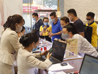 [ẢNH] Ngày vía Thần Tài 2020: Những mặt hàng đắt khách ngoài... vàng