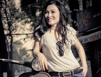 Vén bức màn cuộc đời và sự nghiệp 