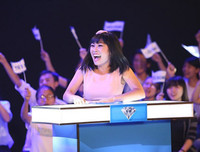 Vén bức màn cuộc đời và sự nghiệp 