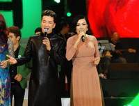 Vén bức màn cuộc đời và sự nghiệp 