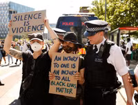 [ẢNH] Biểu tình phản đối phân biệt sắc tộc lan rộng ra nhiều quốc gia trên thế giới