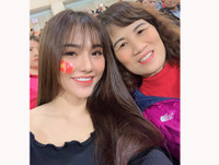 [ẢNH] Nhan sắc ngọt ngào của bạn gái các cầu thủ U22 dự SEA Games 30