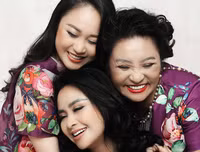 [ẢNH] Nhan sắc ba thế hệ nhà Diva Thanh Lam
