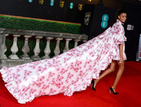 [ẢNH] Những trang phục đẹp nhất và xấu nhất của sao nữ trên thảm đỏ BAFTASS 2020