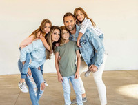 [ẢNH] Giải mã sức cuốn hút của cặp mẫu nhí song sinh 