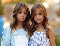 [ẢNH] Giải mã sức cuốn hút của cặp mẫu nhí song sinh 