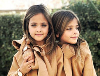 [ẢNH] Giải mã sức cuốn hút của cặp mẫu nhí song sinh 