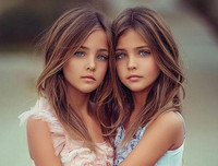 [ẢNH] Giải mã sức cuốn hút của cặp mẫu nhí song sinh 