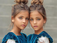 [ẢNH] Giải mã sức cuốn hút của cặp mẫu nhí song sinh 