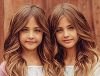 [ẢNH] Giải mã sức cuốn hút của cặp mẫu nhí song sinh 