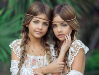 [ẢNH] Giải mã sức cuốn hút của cặp mẫu nhí song sinh 