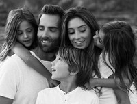 [ẢNH] Giải mã sức cuốn hút của cặp mẫu nhí song sinh 