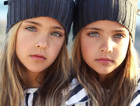 [ẢNH] Giải mã sức cuốn hút của cặp mẫu nhí song sinh 