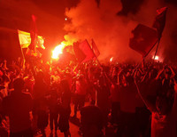 [Ảnh] Cổ động viên Việt vỡ òa trước chiến thắng của Việt Nam ở Bacolad